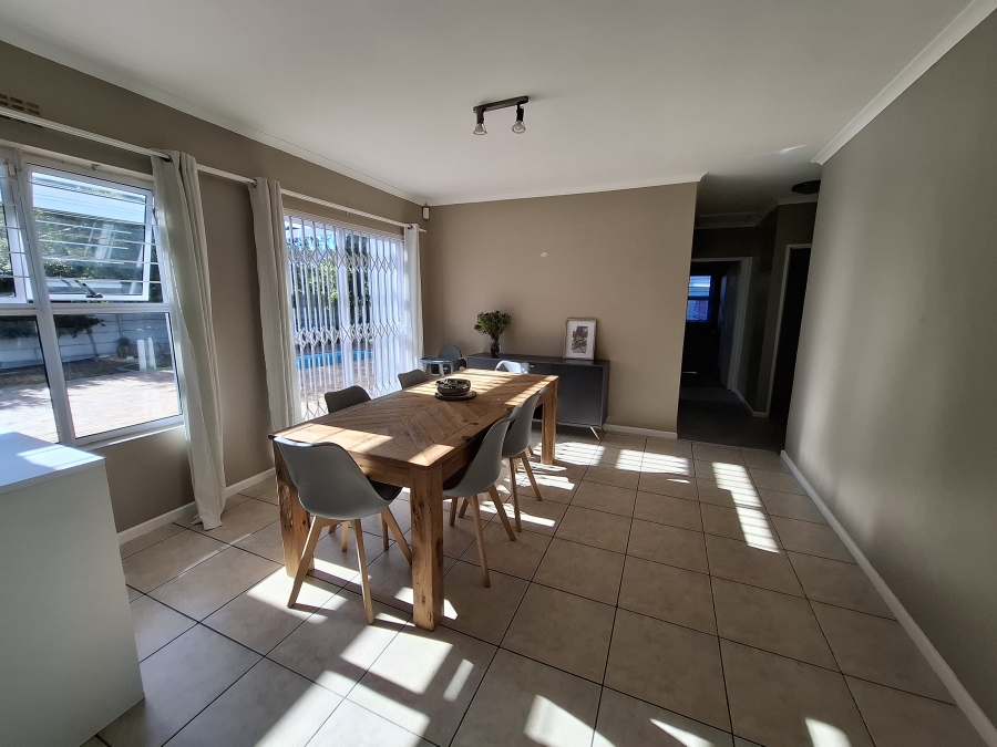 To Let 4 Bedroom Property for Rent in Sunningdale Western Cape